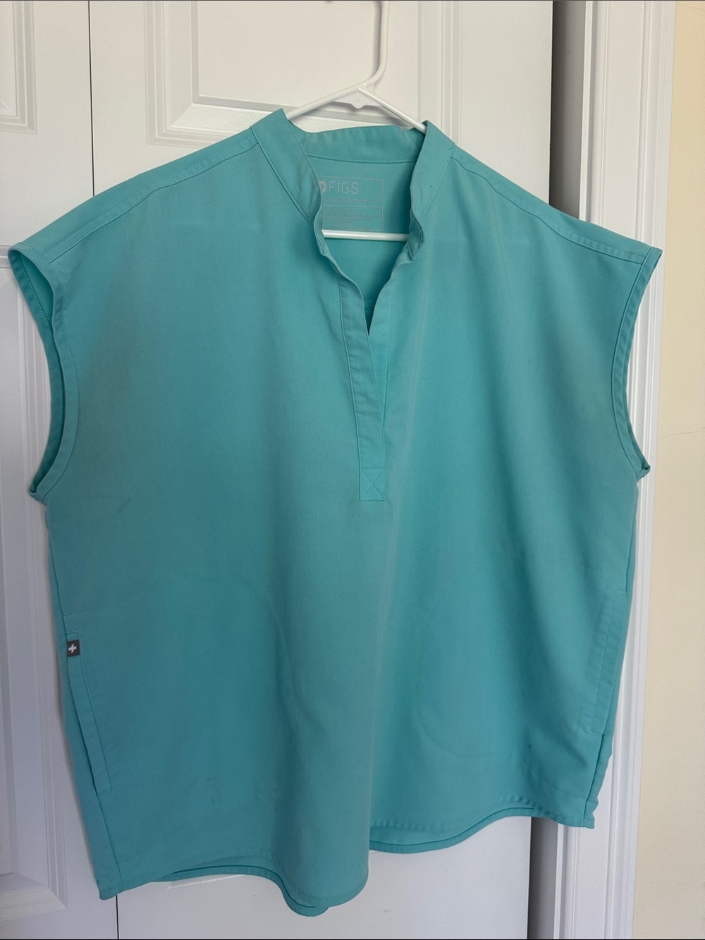 FIGS Women’s aquamarine color  Sleeveless Rafaela TunicTop